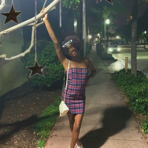 Meet your Posher, Deandra